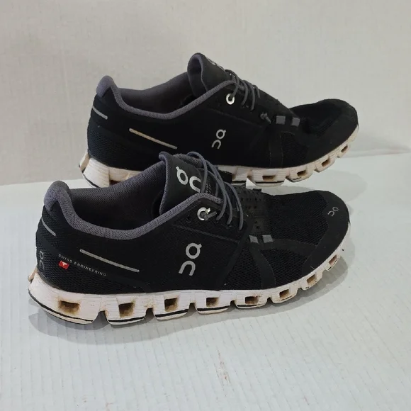 On Cloud 5 Running Women's Black and White Sneakers Size 9 - Picture 3 of 10